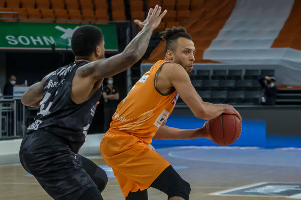 展示了其在 展示了其在